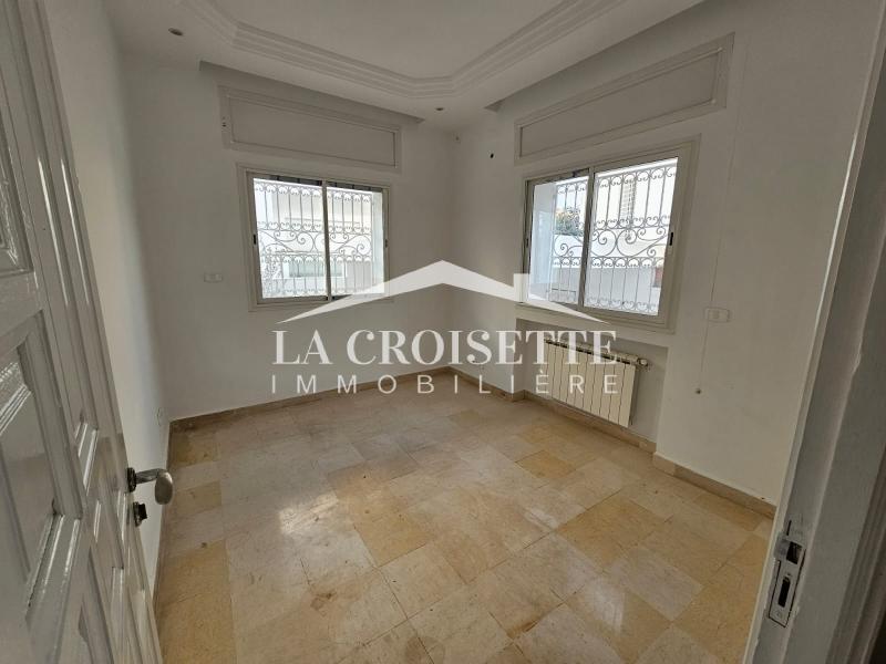 Duplex S+5 à usage bureautique au Lac 2